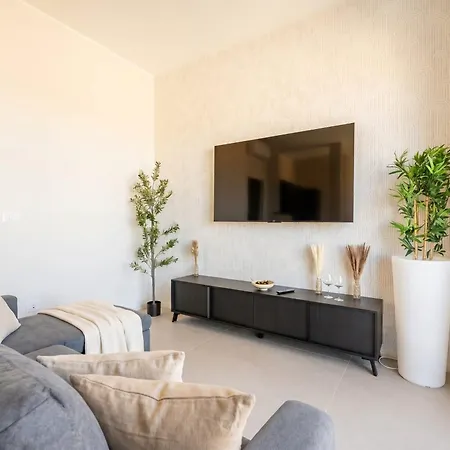Alta Vista Terrace Aparthotel 3*